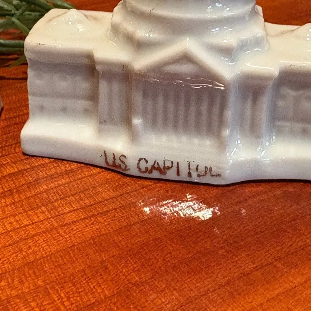 vintage salt & pepper shaker set Washington Monument and U.S. Capital porcelain